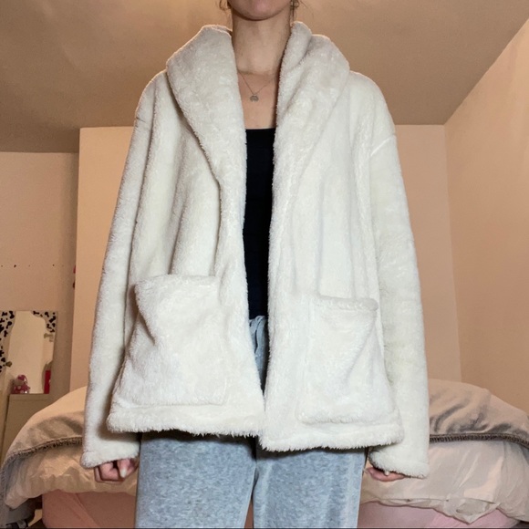 off-white teddy coat 🤍 - Picture 2 of 3